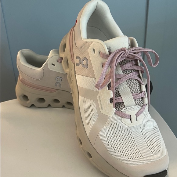 LIKE NEW: On Cloud Cloudrunner 2 Women's Sneakers in Silver and Mauve - Picture 5 of 9